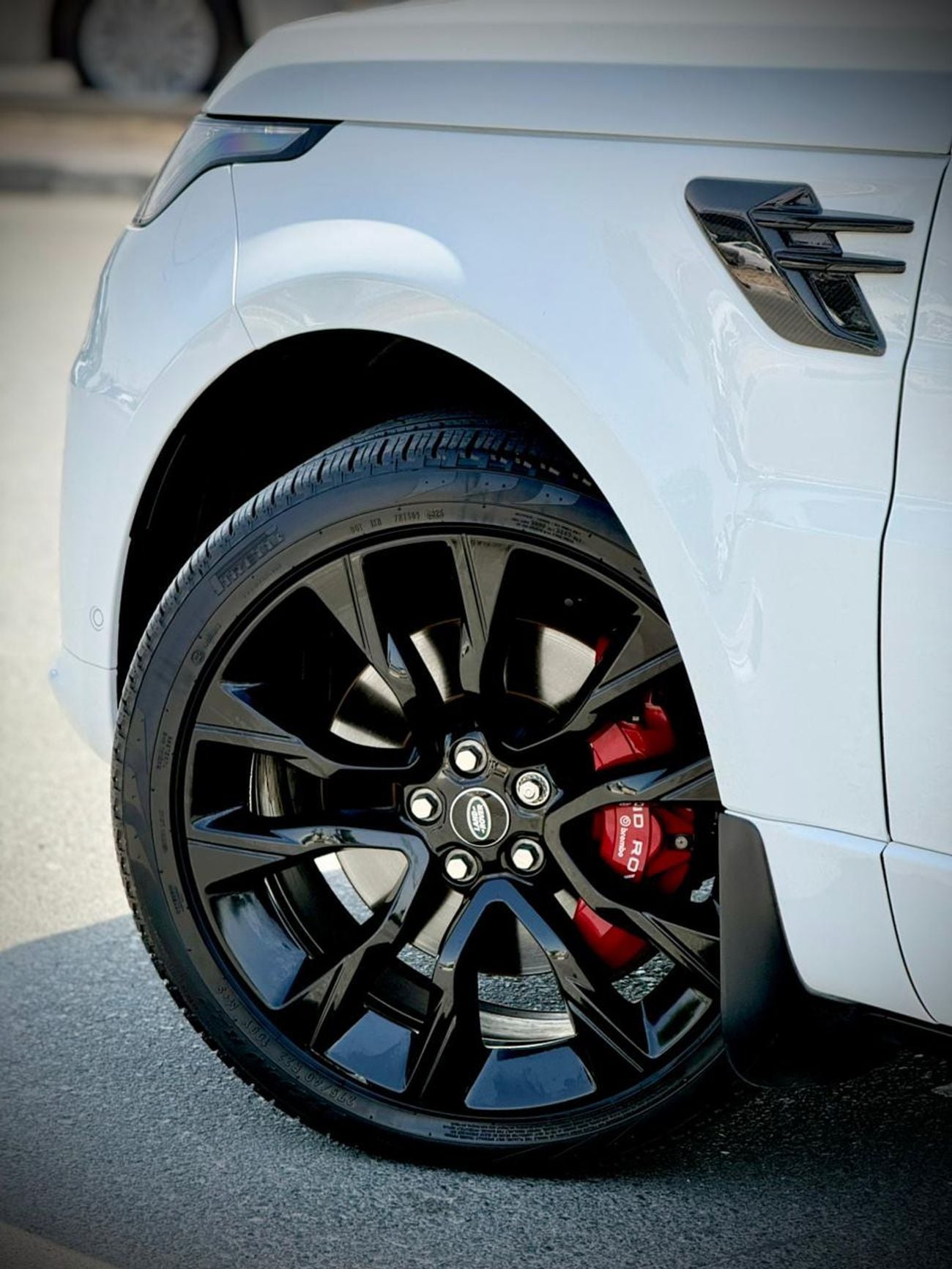 لاند روفر رينج روفر سبورت HST P400 3.0L l RANGE ROVER SPORT l GCC SPECS l FULL-SERVICE HISTORY l UNDER WARRANTY l