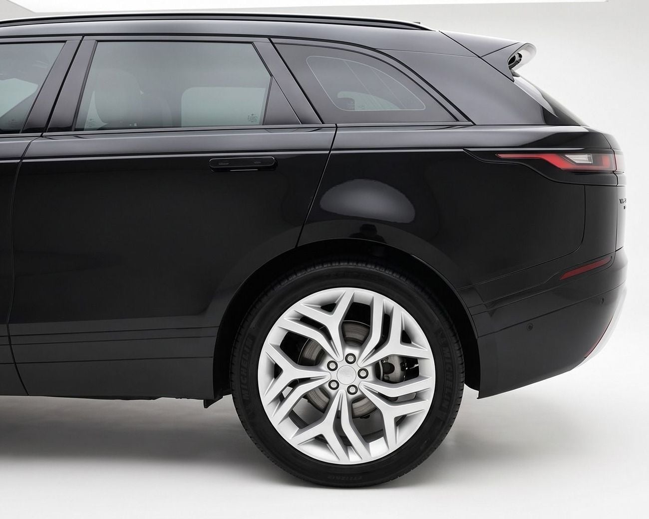 Land Rover Range Rover Velar R-DYNAMIC SE l P250 2022 | GCC Specs | 2 Keys | AED 2,127 / Monthly