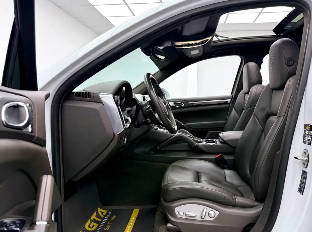 Porsche Cayenne PLATINUM EDITION Platinum, Service History, Fully, Loaded, Excellent Condition, GCC