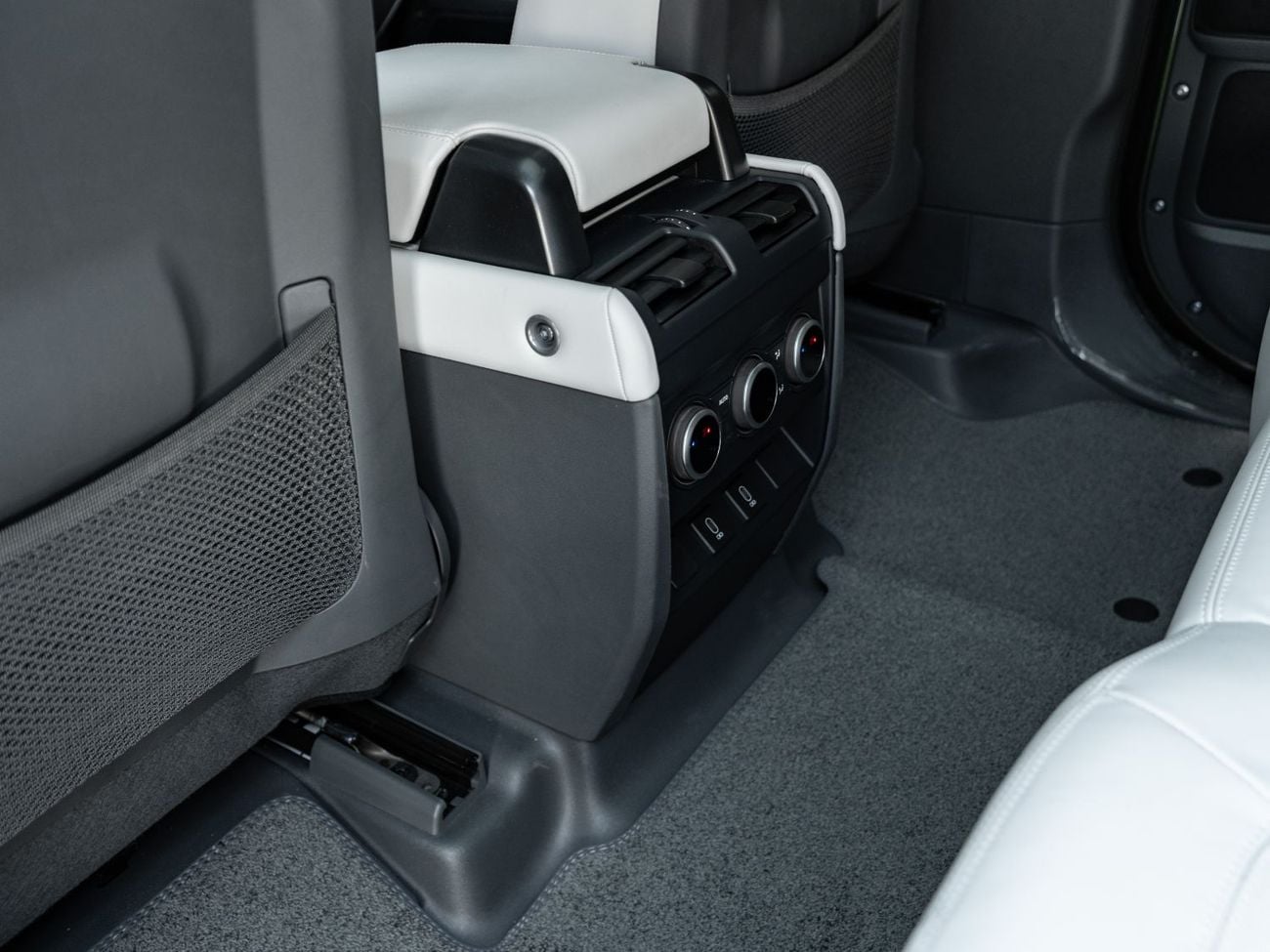 Land Rover Defender X Dynamic HSE P400
