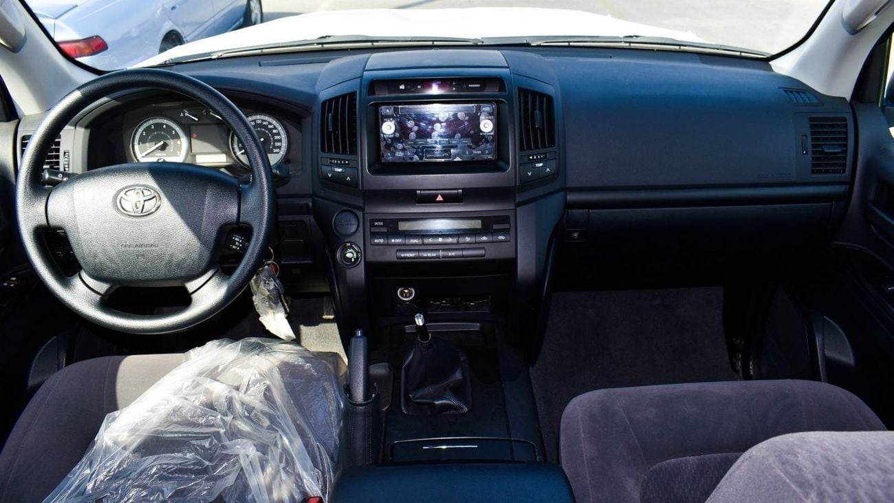 تويوتا لاند كروزر 4.0L V6 Petrol M/T