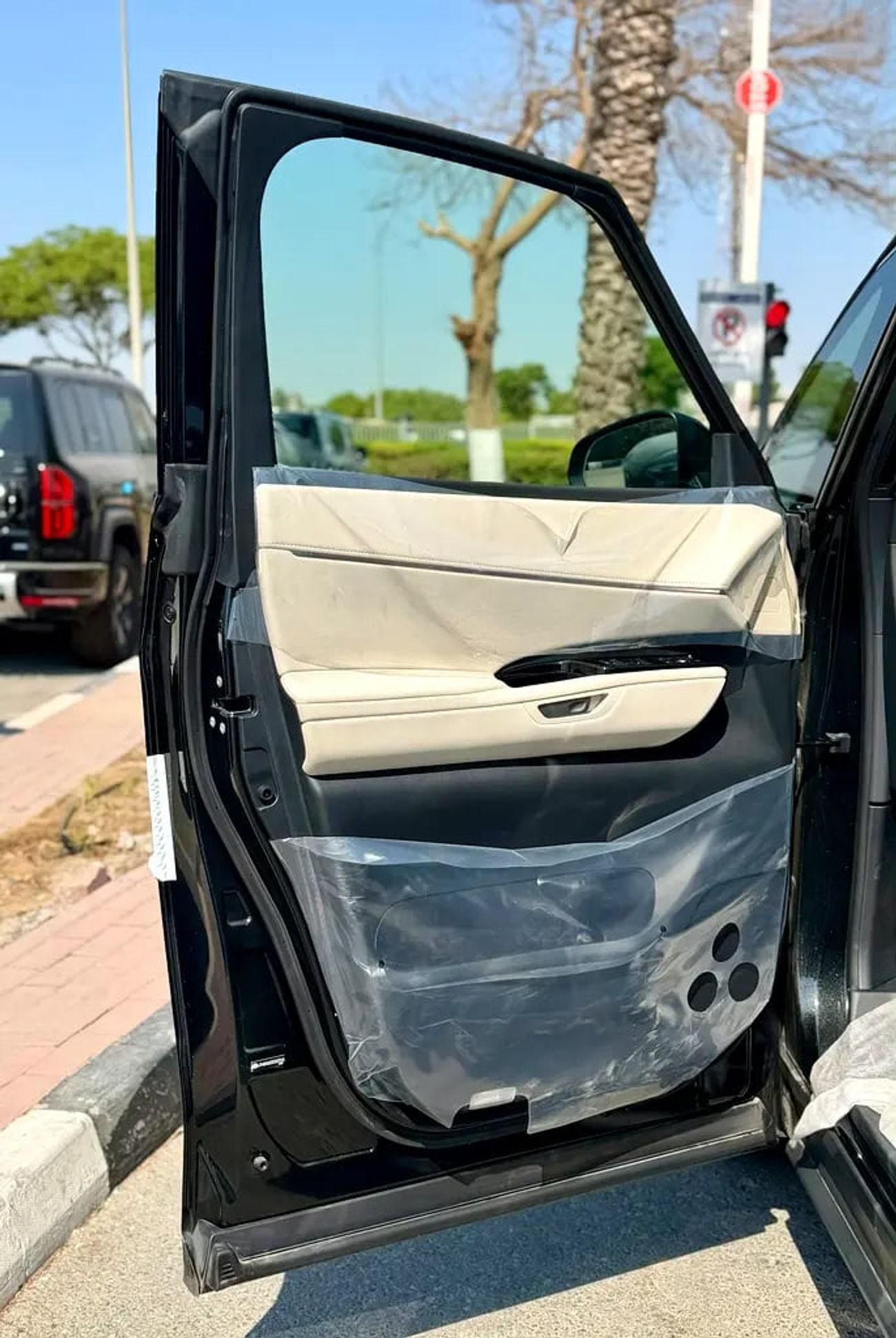 لكزس LM 350h LM 350h VIP | European Specs | Hybrid Luxury MPV