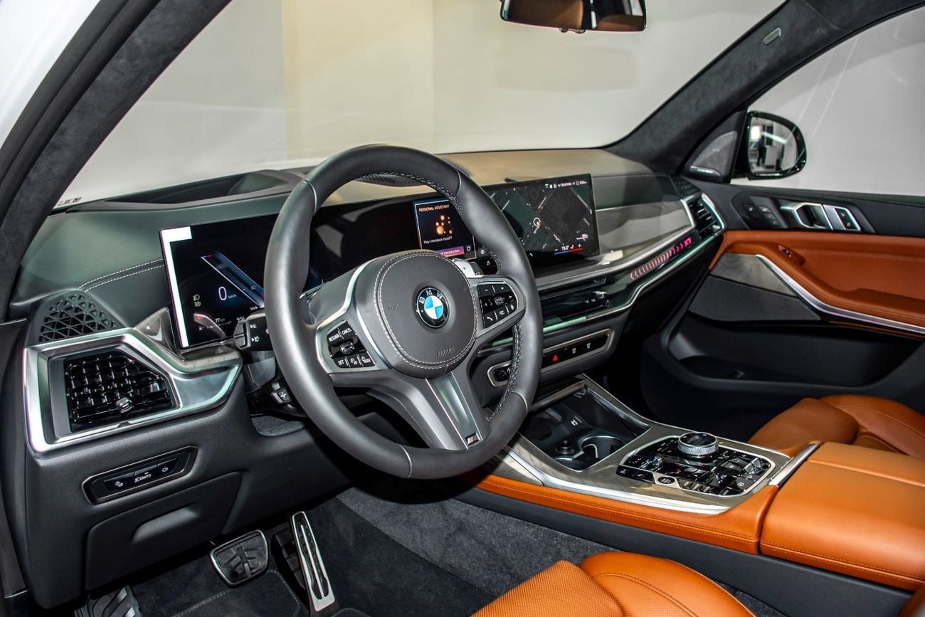 بي أم دبليو X7 XDRIVE40i لوكس M SPORT PACKAGE سيارة X7 xDrive40i الفاخرة مع باقة M الرياضية، 7 مقاعد