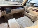 Lincoln Town Car SIGNATURE Accept a special price for a top-of-the-line model in excellent condition.