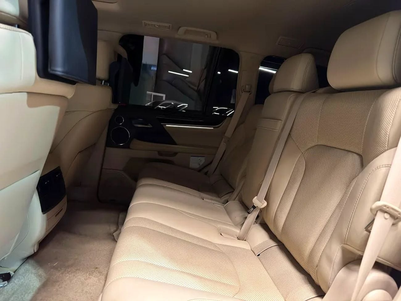 لكزس LX 570 PLATINUM Pristine LX 570 Platinum | GCC Specs |Full Service History