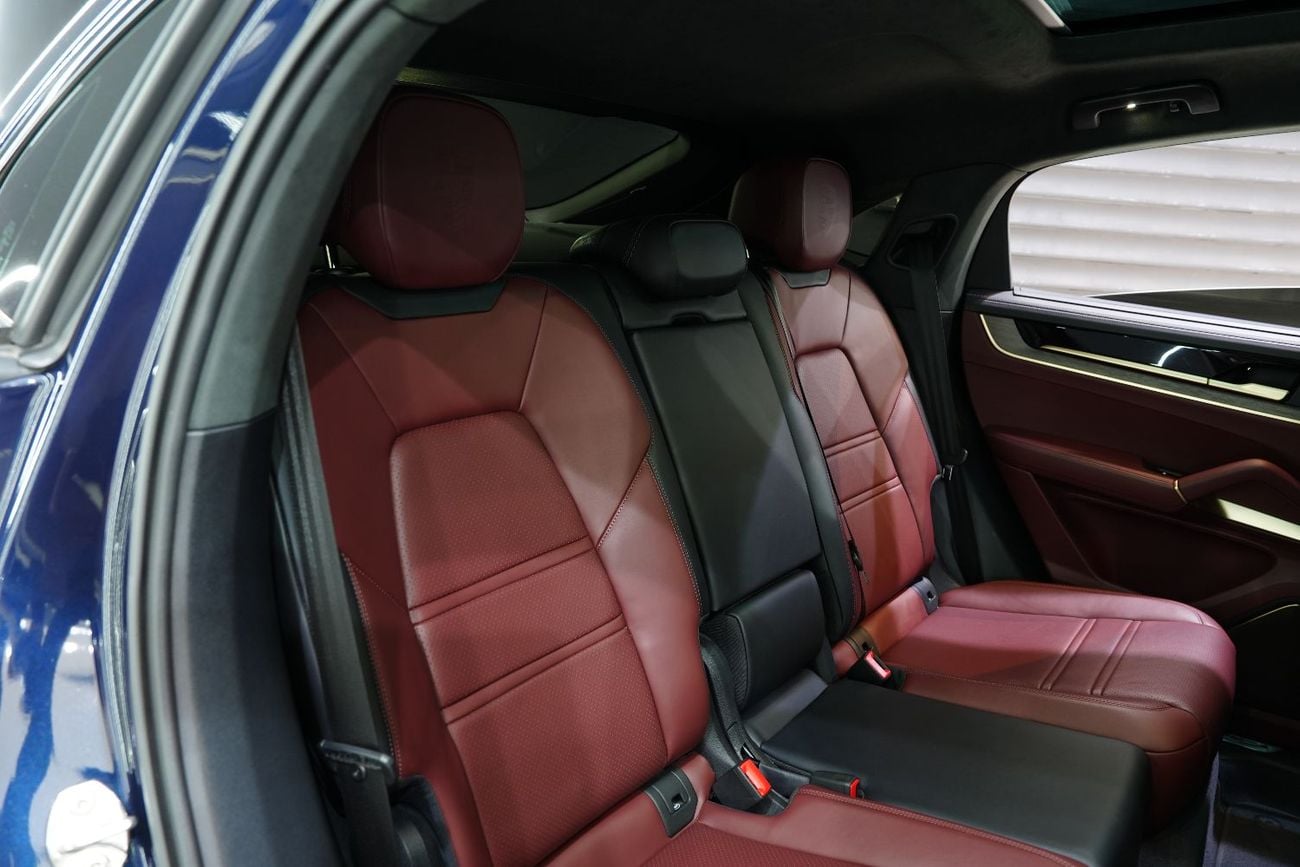 Porsche Cayenne GTS Coupe, Carbon Design Pack, Passenger Display, Burmester Audio, Dealer Warr!