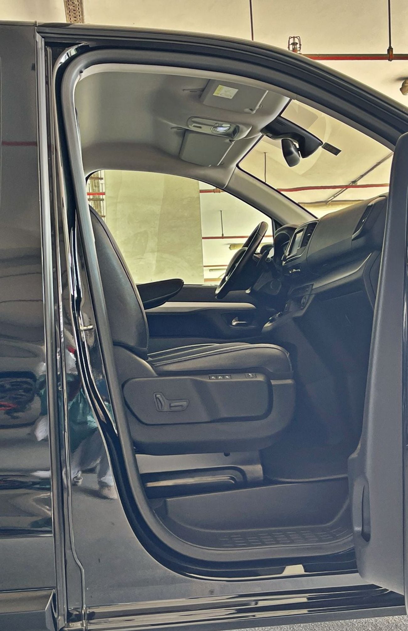 بيجو ترافلر AUTOMATIC DOOR, LEATHER INTERIOR-VIP