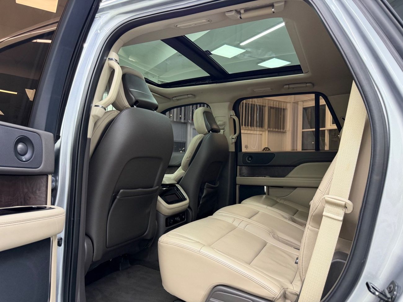 Lincoln Navigator RESERVE GCC .. FSH .. Perfect Condition .. Top Range