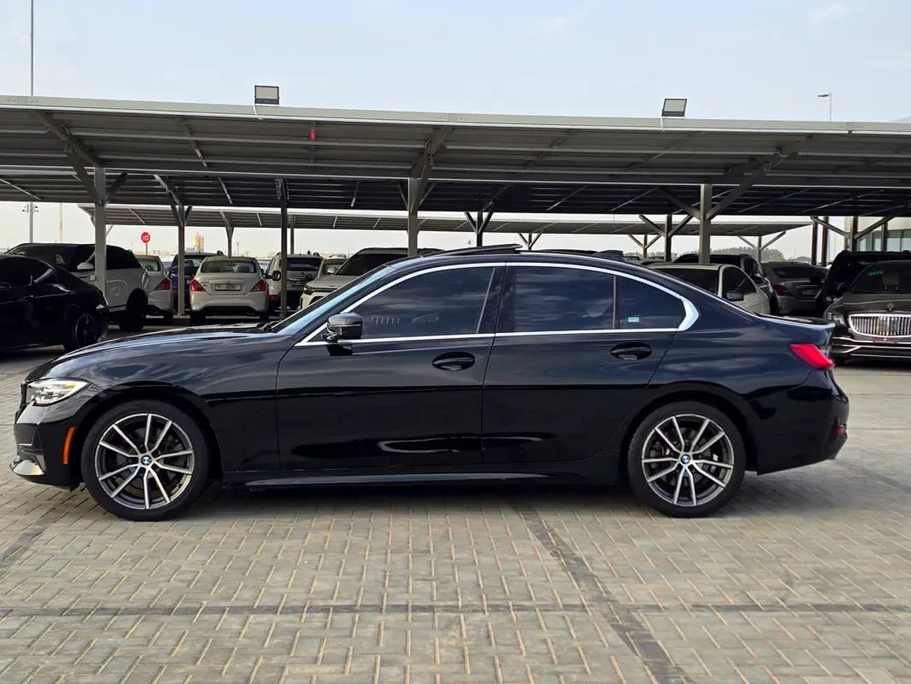 BMW 330i 330i - American Specs - GCC Stock