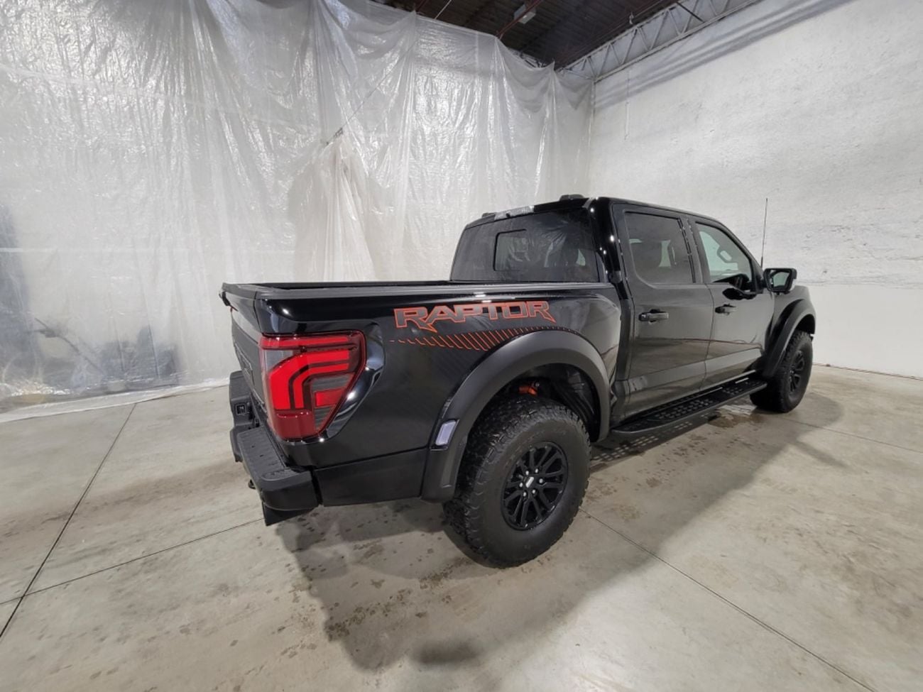 فورد F 150 PLATINUM سيارة جديدة سوبر كرو بمحرك V6 سعة 3.5 لتر