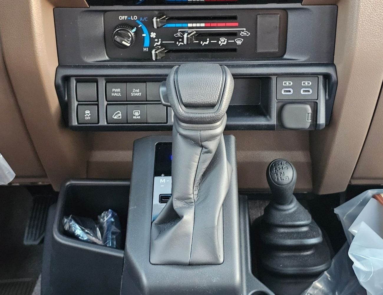 Toyota Land Cruiser 70 LC76 HARDTOP 5DOOR || 4.0L PETROL V6 A/T | FULL OPTION / LEATER SEATS / REAR CAMERA / OVER FENDER /