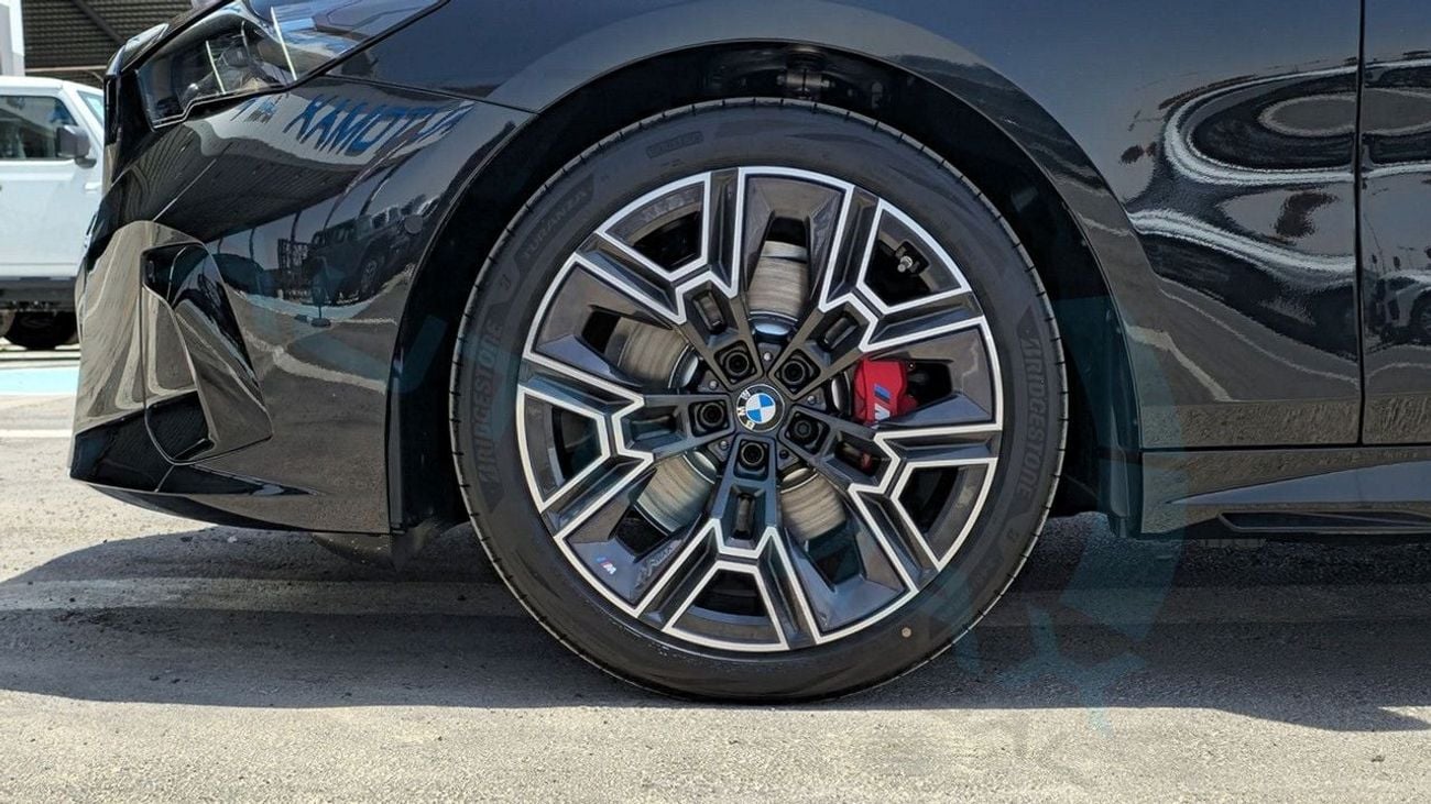 BMW 520i LUXURY M SPORT (For Export , НА ЭКСПОРТ) 2027 520i M 2.0T Mild-Hybrid GCC Без пробега