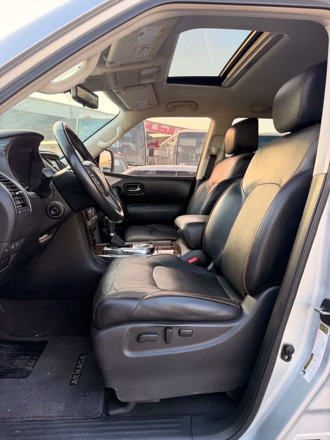 Nissan Armada PLATINUM (NON GCC) PLATINUM 5.6L full option
