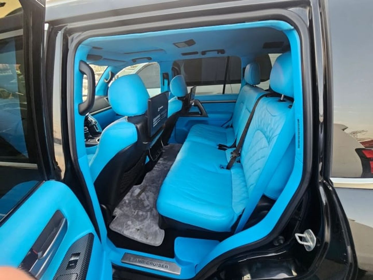 Toyota Land Cruiser VXR Modified to 2024 5.7L V8 Petrol Engine Automatic Gear 4WD 7 Seats 5 Doors