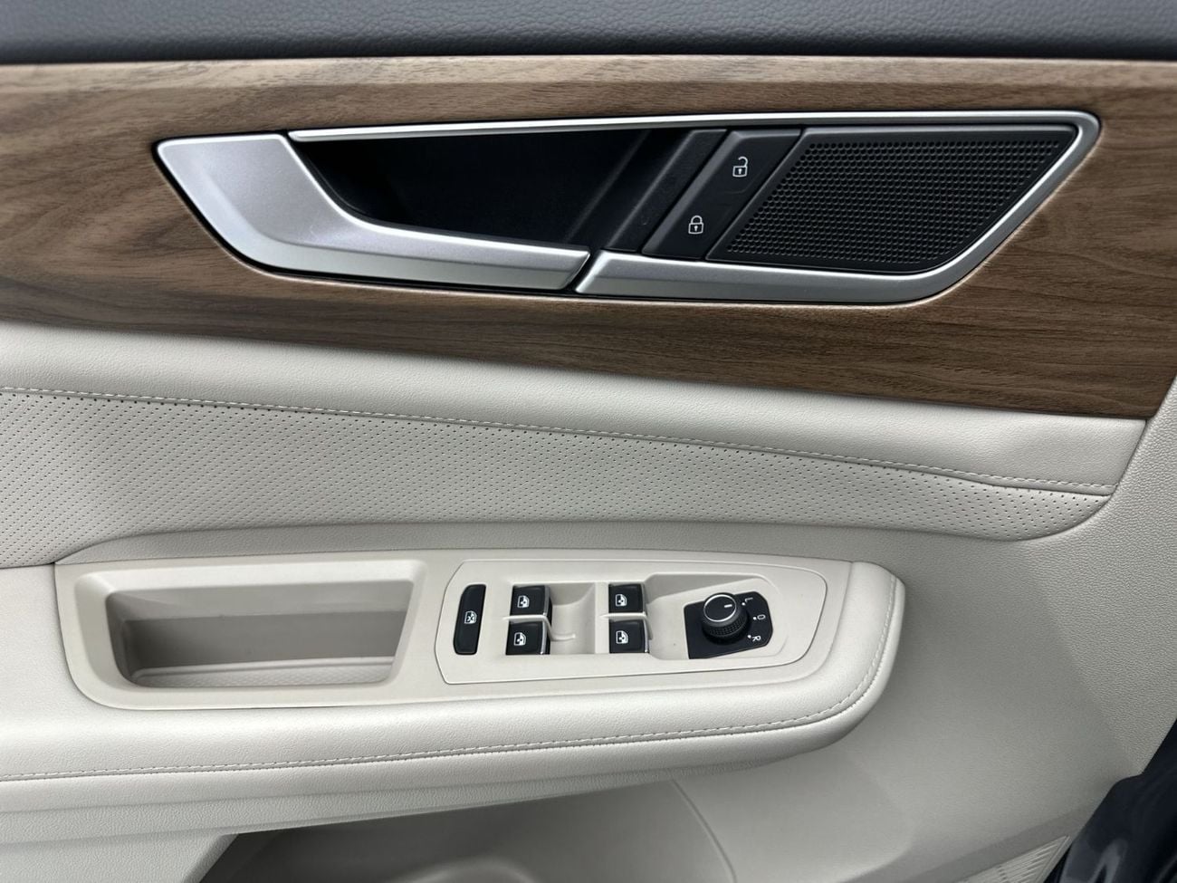 Volkswagen Teramont COMFORTLINE Teramont Trend 2.0 L with Alloy Wheels | GCC Specs | Keyless Start and Access | VW Certified