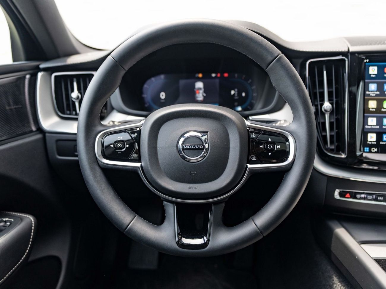Volvo XC60 ULTIMATE DARK Volvo XC60 B5 2024 GCC specs
