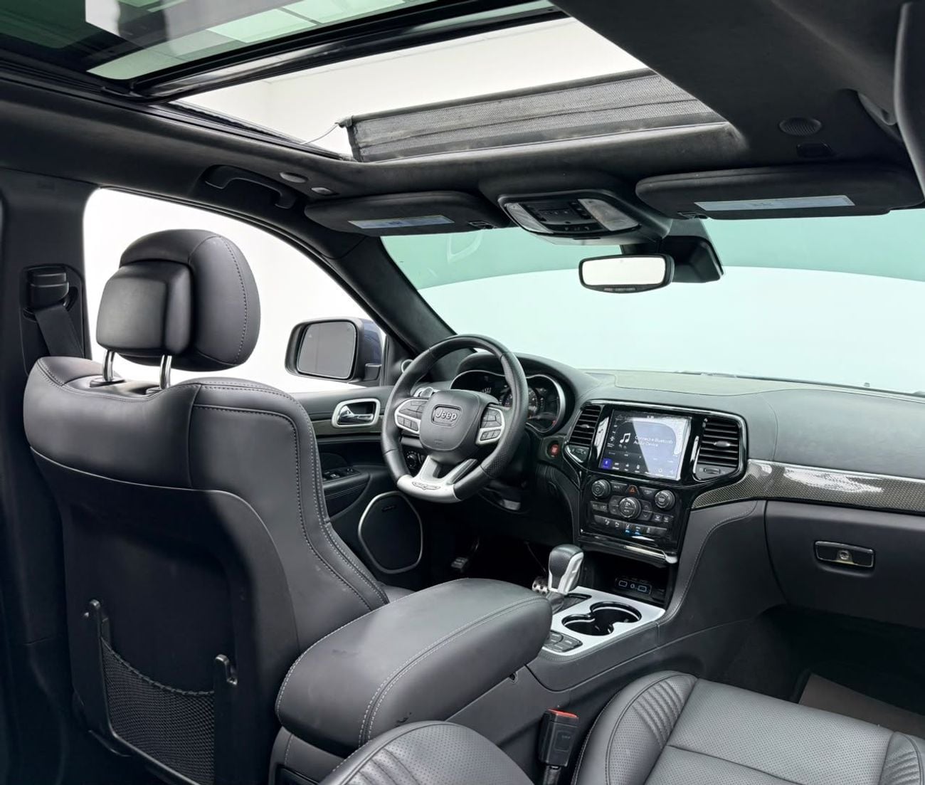 جيب جراند شيروكي TRACKHAWK جيب جراند شيروكي تراك هوك 2021، معدلة بالكامل، داخلية من ألياف الكربون، كاملة المواصفات، أمريكية الص