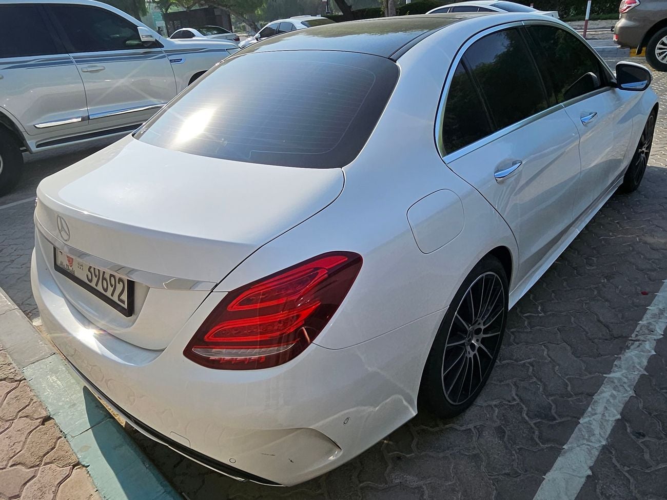 مرسيدس بنز C 200 إيه إم جي