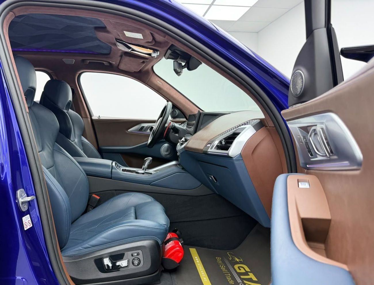 بي أم دبليو XM M SPORT بي إم دبليو XM موديل 2023، ضمان بي إم دبليو + باقة خدمة 2027، سجل صيانة كامل من بي إم دبليو، كاملة ا