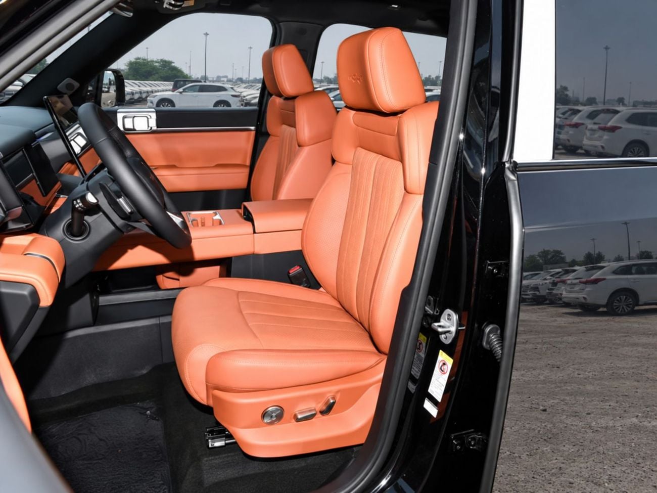 BYD Leopard 7 Ultra Titanium ECTB - 7. BYD Leopard 7 Ultra Titanium – 1.5L Hybrid Auto Awd – Black with Orange