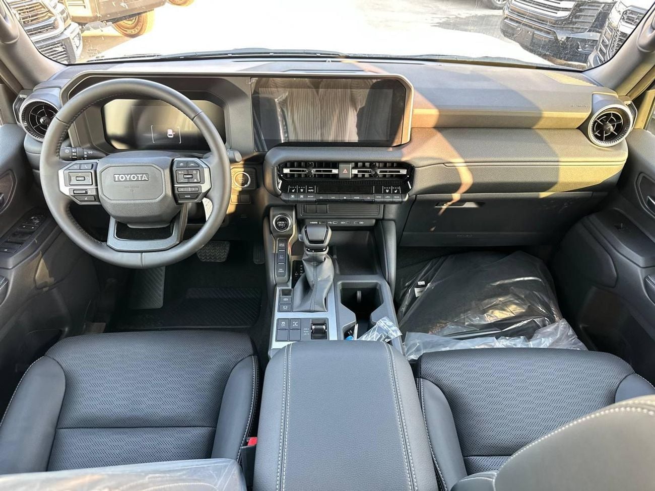Toyota Prado VXR Toyota Prado 2.4L PTR A/T // 2027 // Mid Option with RADAR
