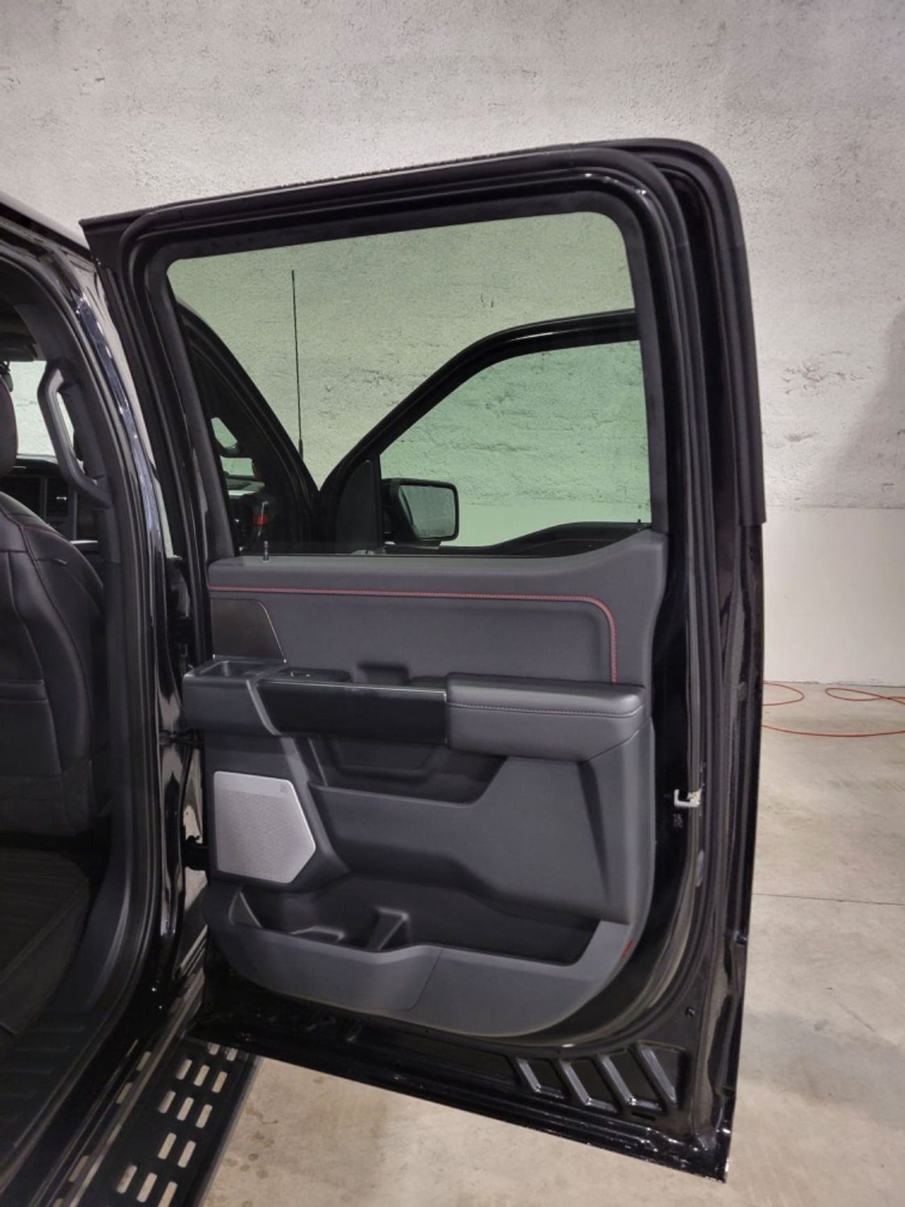 فورد F 150 PLATINUM سيارة جديدة سوبر كرو بمحرك V6 سعة 3.5 لتر