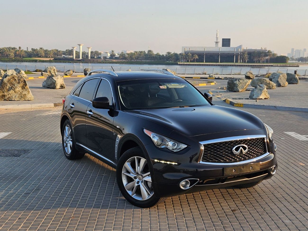 إنفينيتي QX70 إكسيلنس