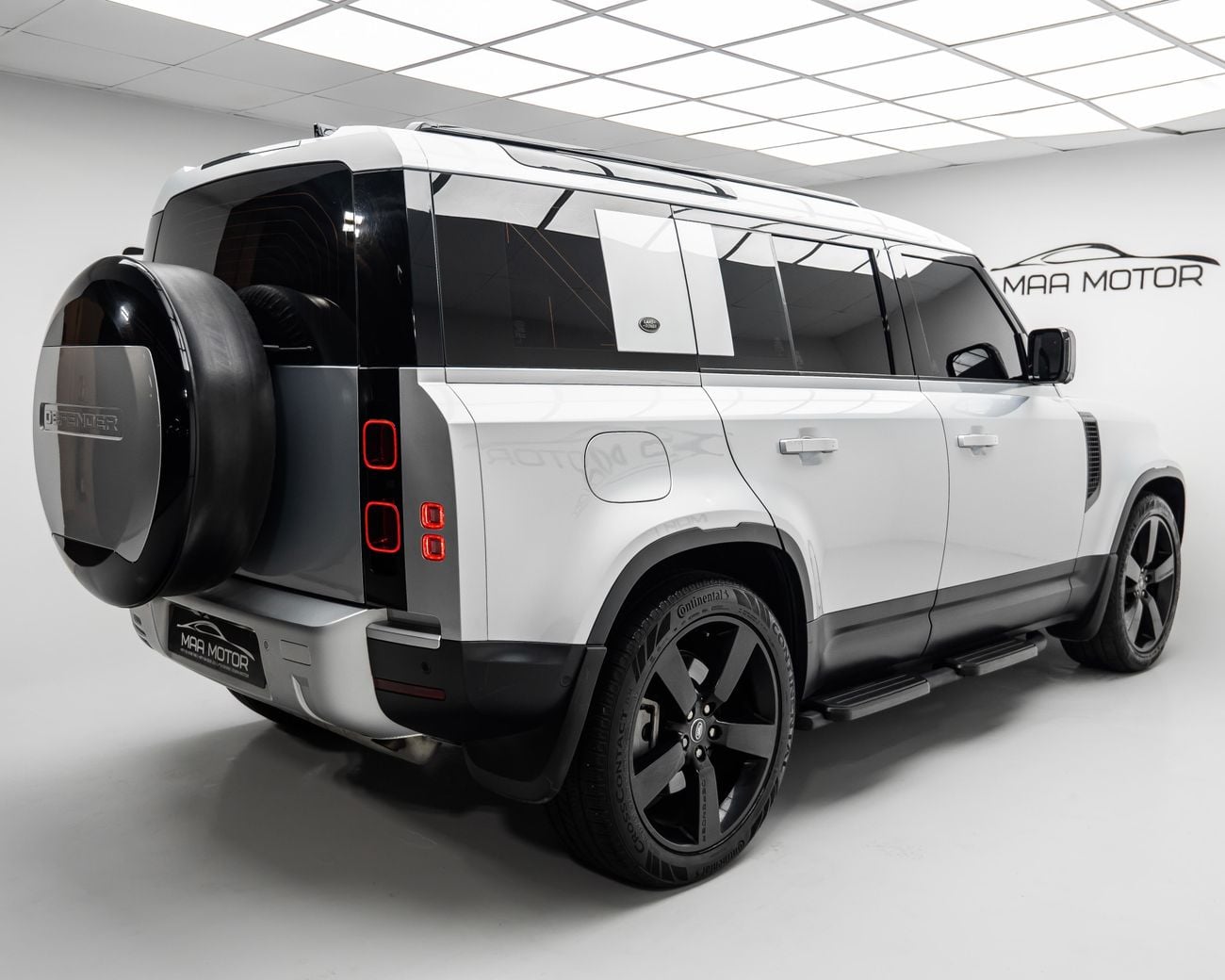 لاند روفر ديفندر 110 HSE P400