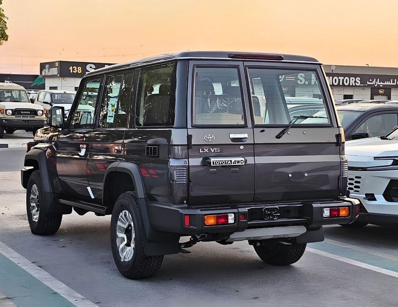 Toyota Land Cruiser 70 LC76 HARDTOP 5DOOR || 4.0L PETROL V6 A/T | FULL OPTION / LEATER SEATS / REAR CAMERA / OVER FENDER /
