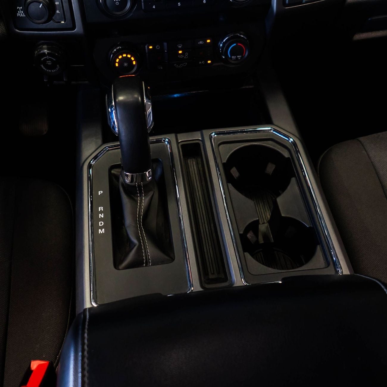 Ford F-150 XLT AED 1,724 P.M • 0% Downpayment • Ford F-150 V8 • 1 Year Warranty