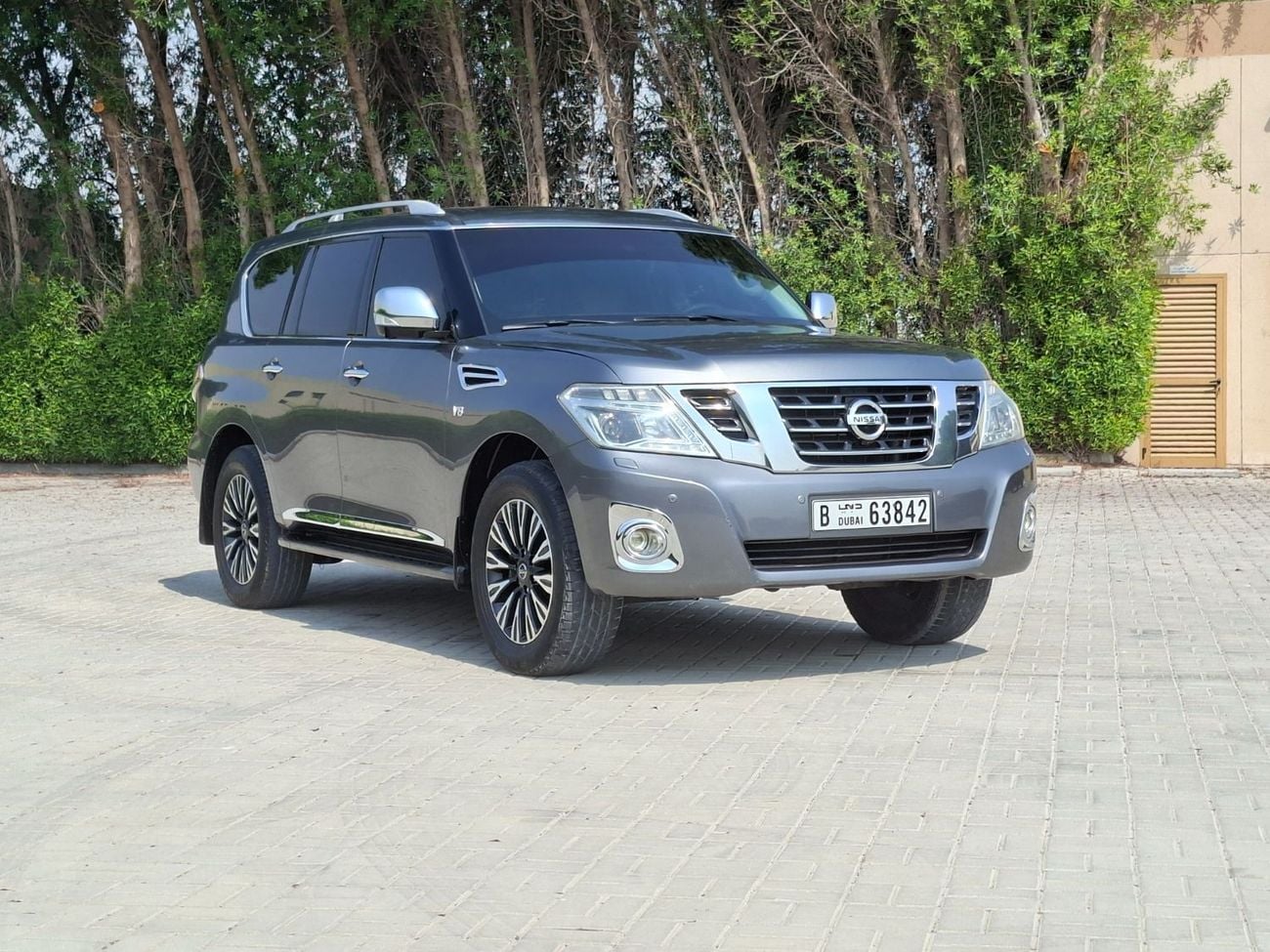 Nissan Patrol LE PLATINUM Nissan patrol model 2015 full option
