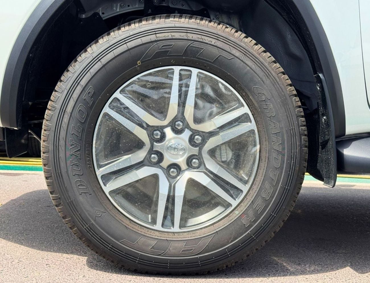 Toyota Fortuner EXR TOYOTA FORTUNER || 2.7L PETROL V4 / FABRIC SEATS / MANUAL AC (CODE # FPMB)