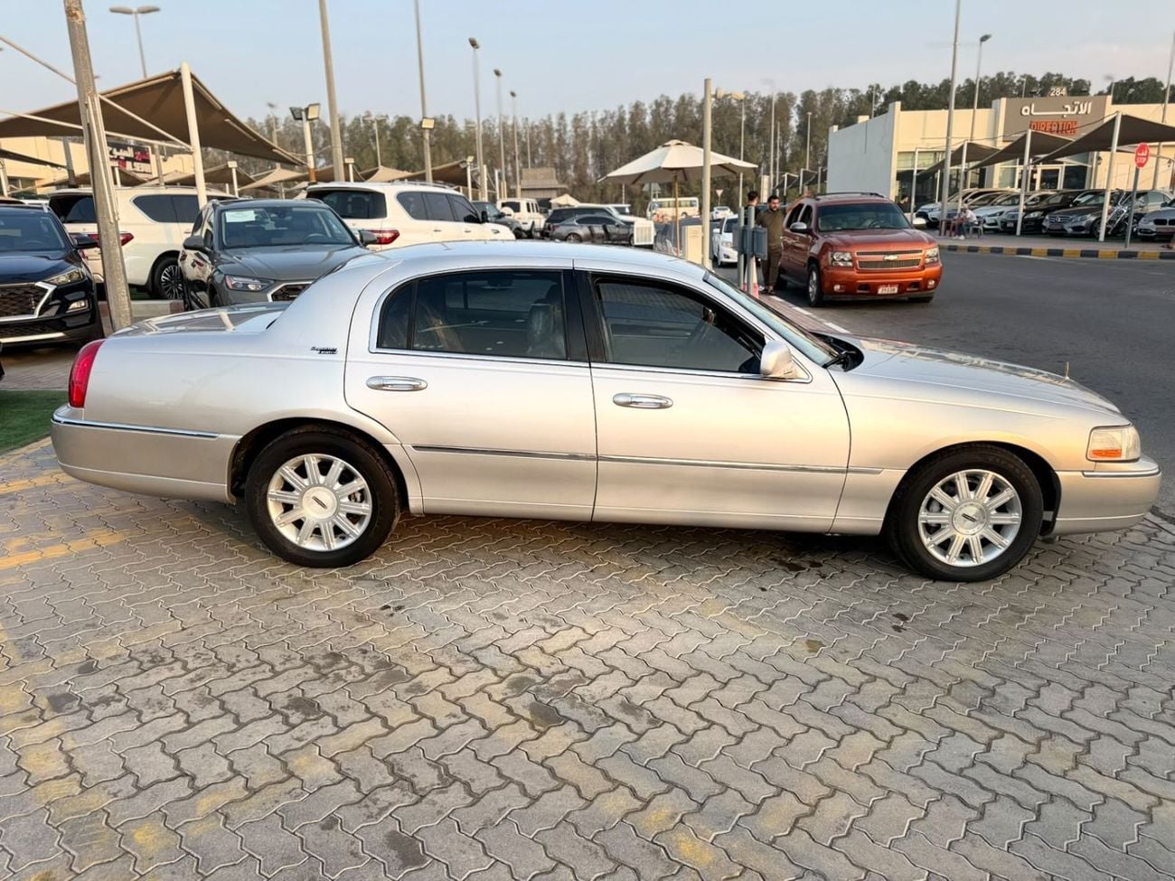 Lincoln Town Car SIGNATURE VERY CLEAN CAR LOW MILEAGE