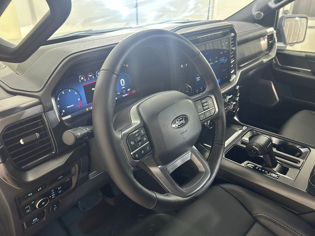 Ford F-150 LARIAT SUPERCREW PB /1524H / AL TAYER MOTORS /AL QOUZ SHOWROOM