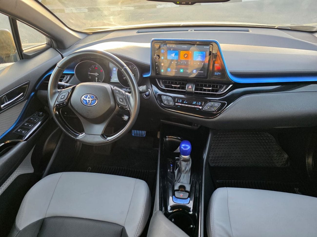 Toyota C-HR STANDARD Toyota C-HR TRD Edition Push button and leather seats