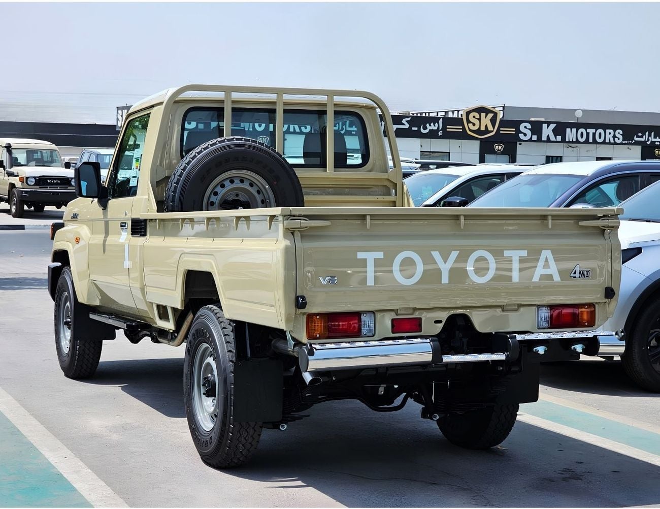 تويوتا لاند كروزر بيك آب LC79 SINGLE CABIN LC79 كابينة مفردة || محرك بنزين V6 سعة 4.0 لتر، دفع رباعي / نوافذ كهربائية / قفل تفاضلي، أنبوب تنفس