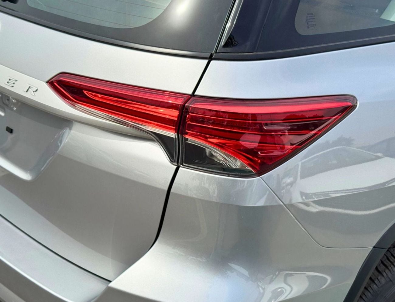 Toyota Fortuner EXR FORTUNER || 2.7L PETROL V4 / FABRIC SEATS / MANUAL AC (CODE # FPMB)