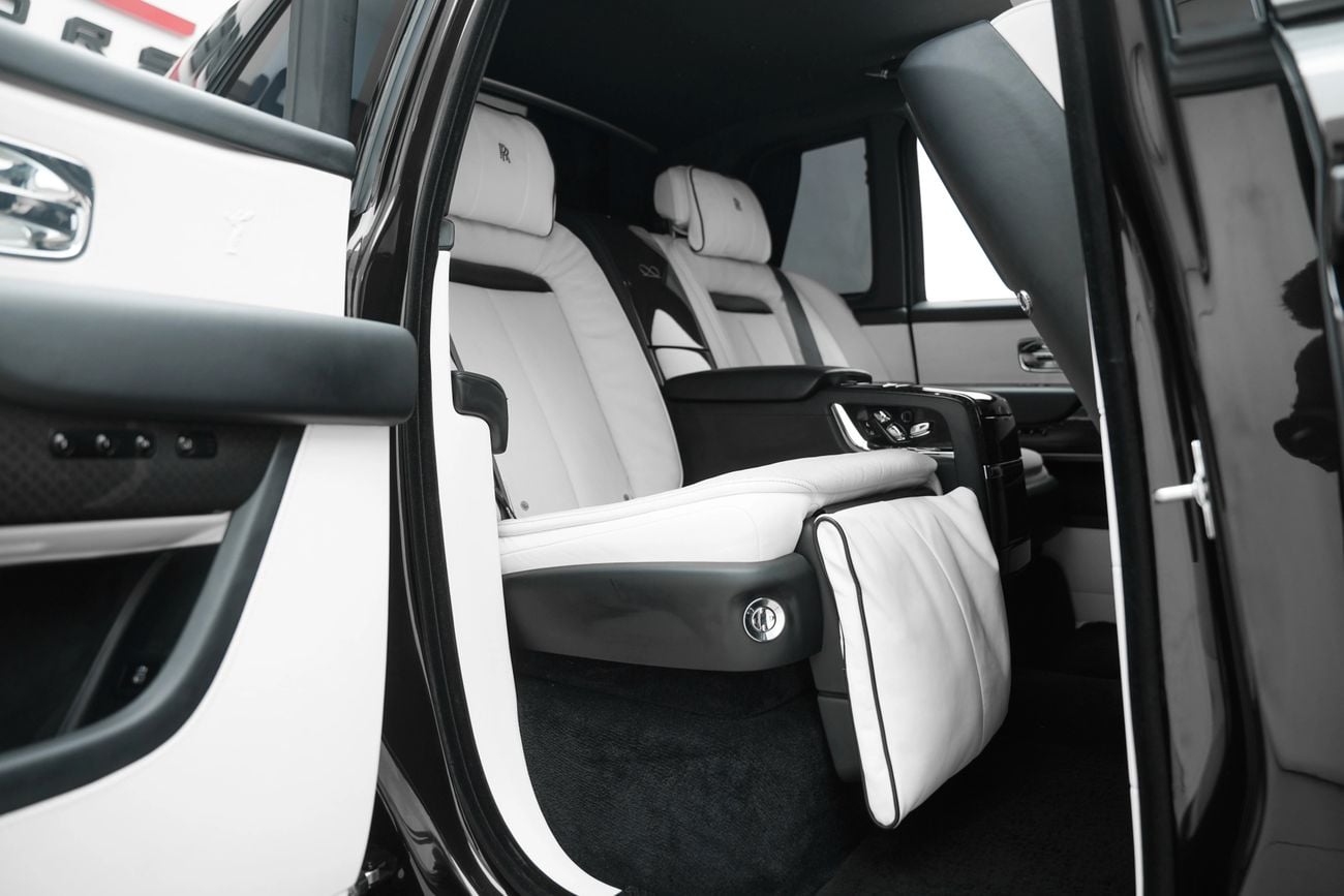 Rolls Royce Cullinan BLACK BADGE
