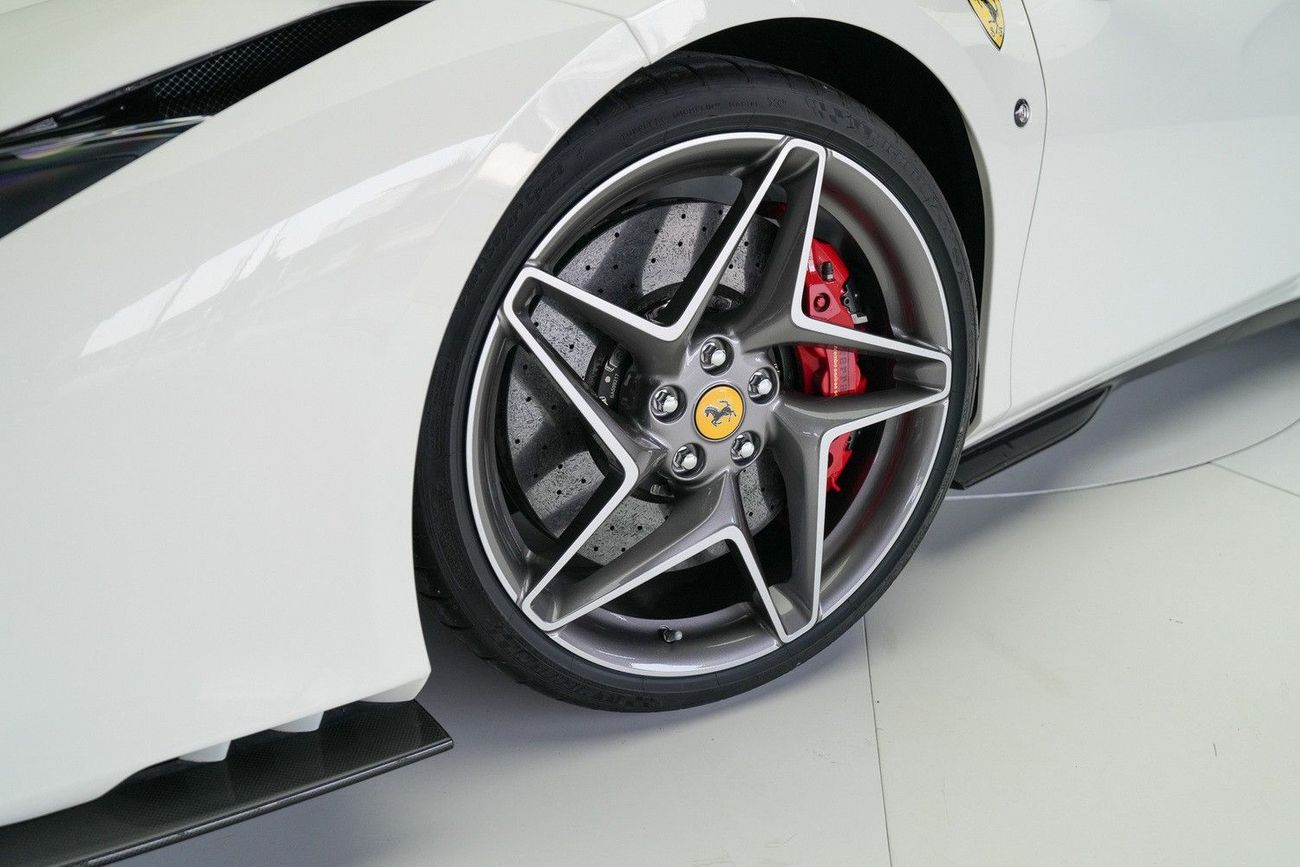 Ferrari F8 Spider STD (3.9L · 8 Cyl · Automatic · Petrol · Convertible · Rear Wheel Drive · 2 Seats · 2 Door)