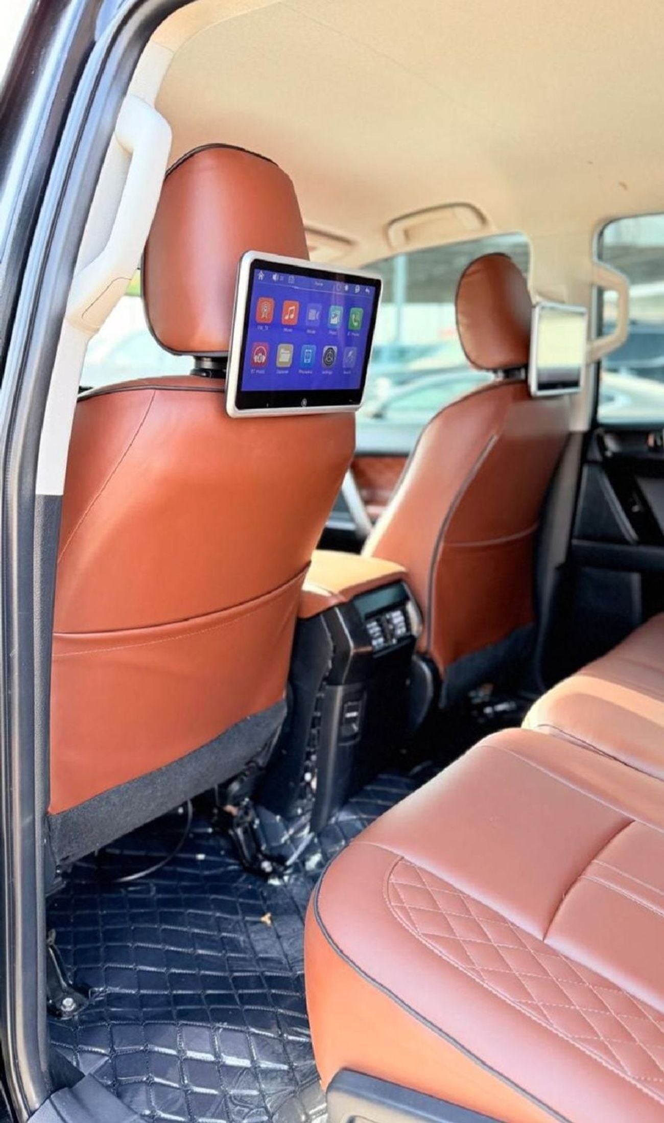 Toyota Prado VXR 2019Model 2.8 diesel Engine Colour Black Transmission Automatic Interior Brown leathers seats 7seats