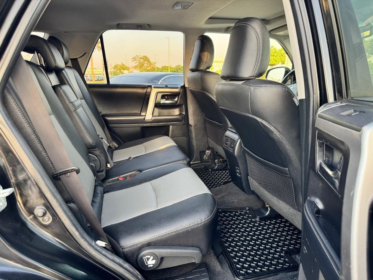 تويوتا فور رنر LIMITED V6 4.0L SUNROOF 4X4 7SEAT LEDAR PERFICT CONDATION CANADIAN SPECIFIC