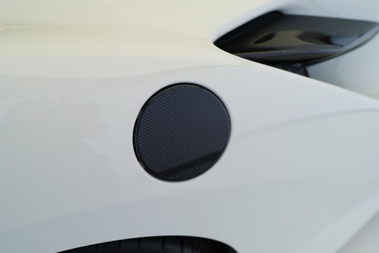 فيراري ف ٨ سبيدر STD (3.9L · 8 Cyl · Automatic · Petrol · Convertible · Rear Wheel Drive · 2 Seats · 2 Door)