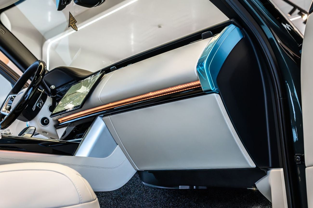 لاند روفر رينج روفر AUTOBIOGRAPHY P530 | Belgravia Green | Black Roof | White Interior | Shadow Exterior Package | GCC Specs