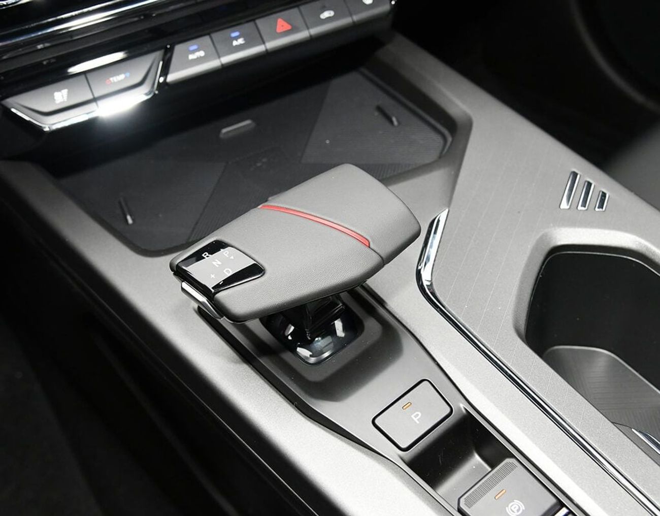 تشنجان x5 بلس بيوند برو الماركة: شانجان، الموديل: X5 Plus، نوع الهيكل: سيارة رياضية متعددة الاستخدامات (SUV) بخمسة أبواب وخم