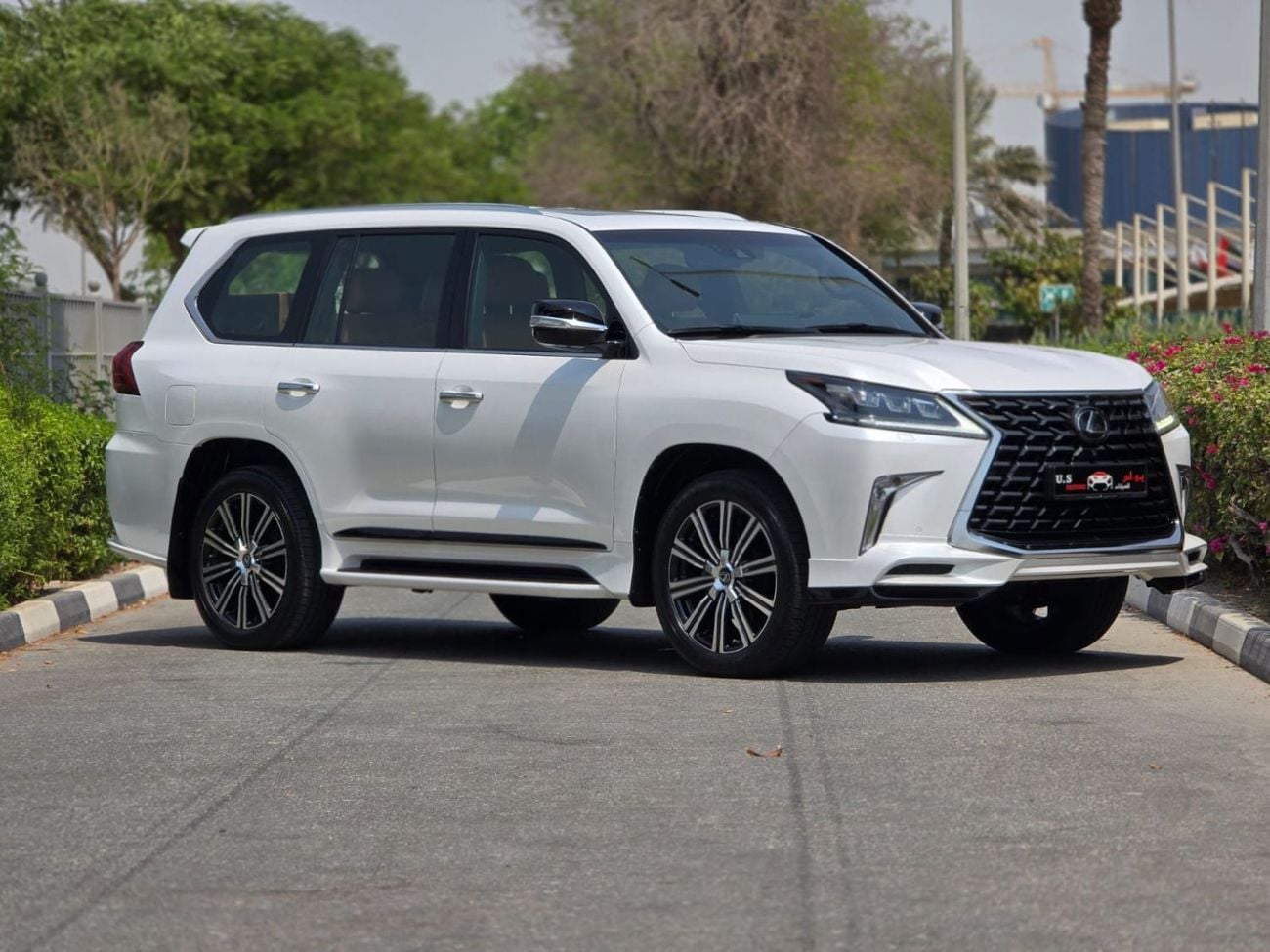 Lexus LX570 SIGNATURE LEXUS LX570 SIGNATURE FULL OPTION 2021 GCC AL FUTTAIM LEXUS SINGLE OWNER IN MINT CONDITION