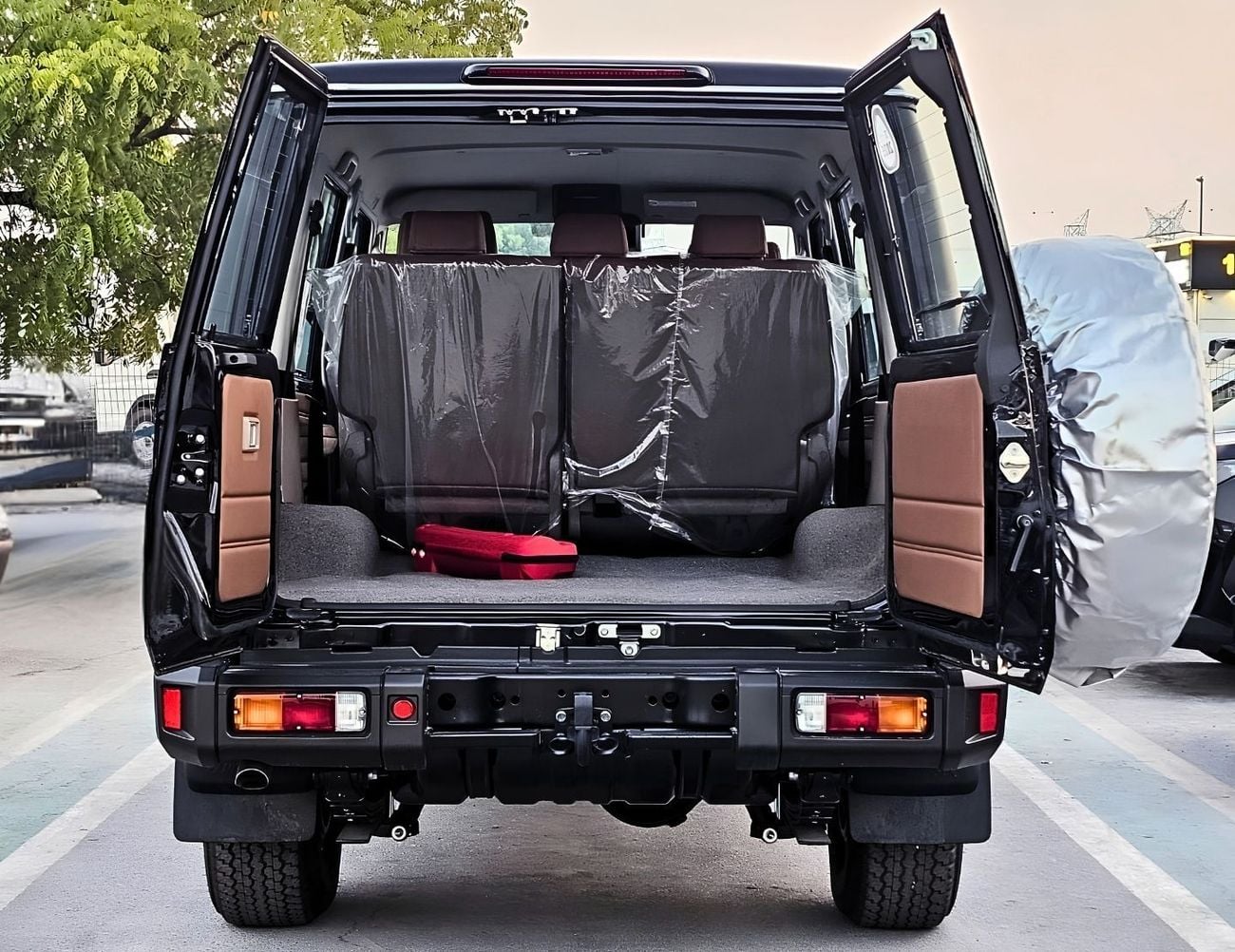 Toyota Land Cruiser 70 LC76 LX HARDTOP 5DOOR || 4.0L PETOL A/T 4WD | RADAR | DIFF-LOCK | FULL OPTION (CODE # 76PAFRE)