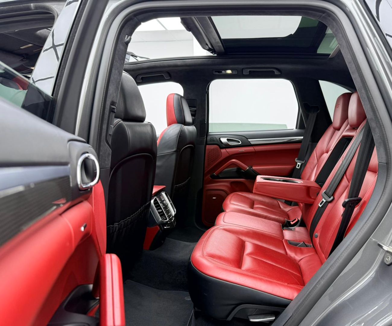 بورش كايان GTS 2017 Porsche Cayenne GTS, 2027 Porsche Warranty, Full Porsche Service History, Fully Loaded, GCC