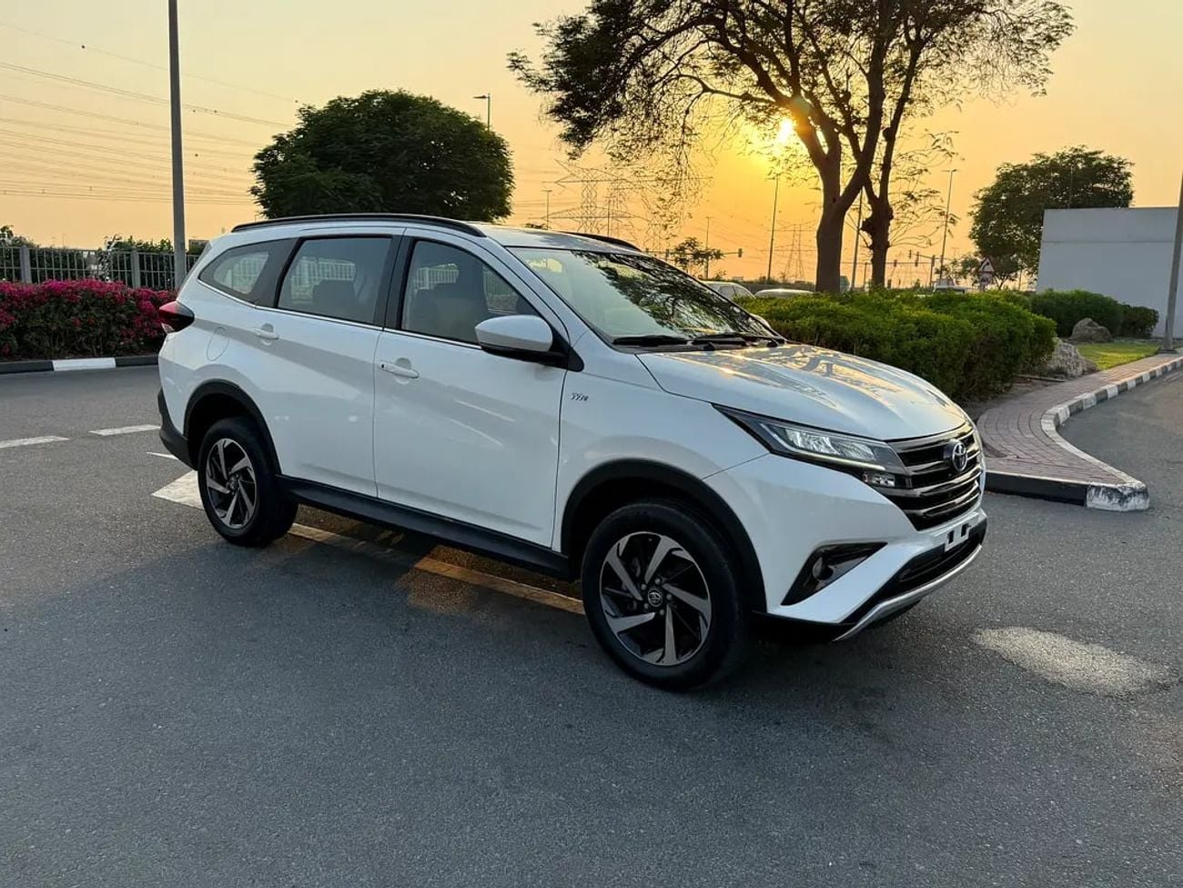 Toyota Rush EX - GCC Specs - Perfect Family