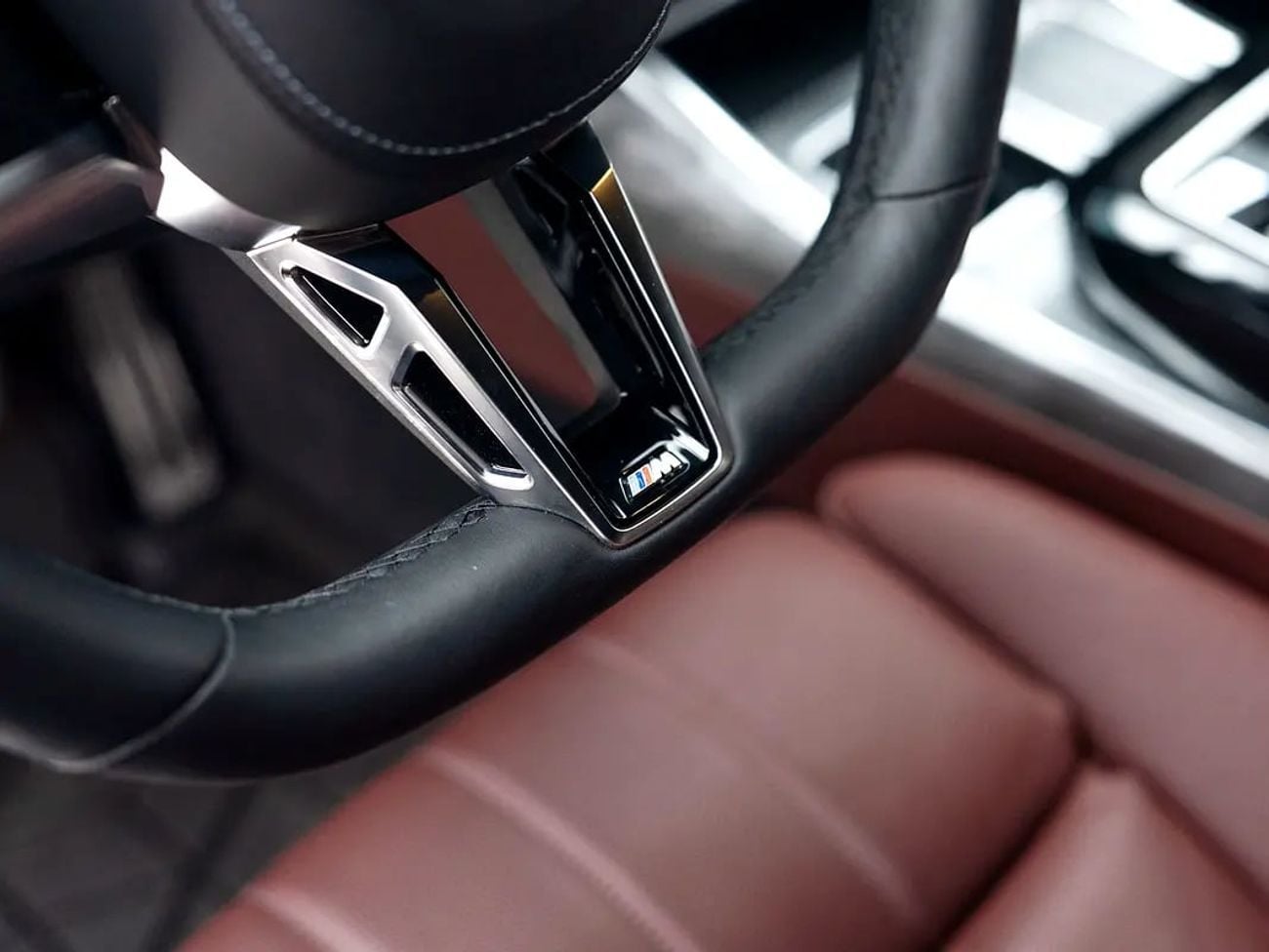BMW 740i M SPORT BOWERS & WILKINS | PANORAMIC GLASS ROOF | BURGUNDY LEATHER