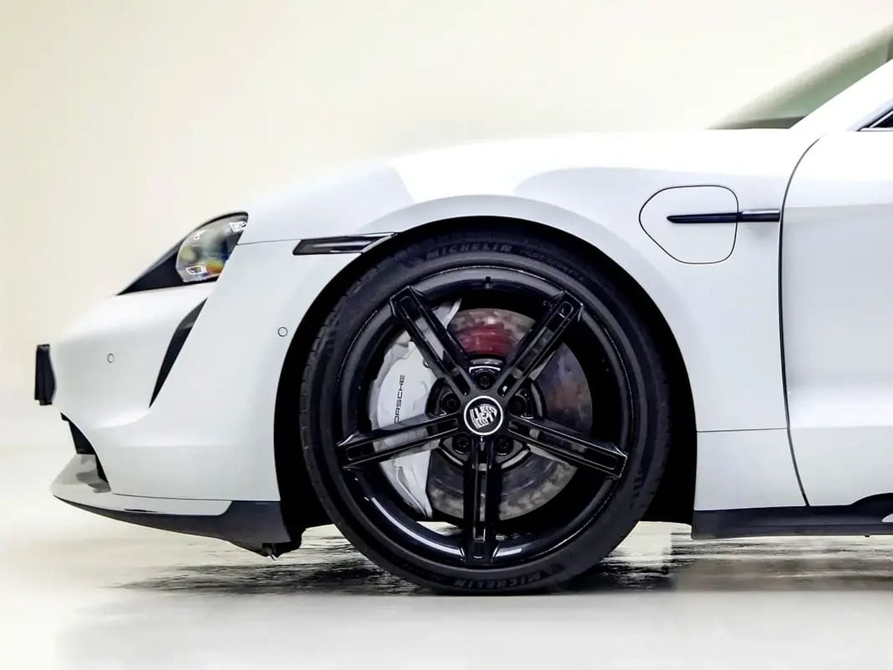 Porsche Taycan TURBO | GCC Spec